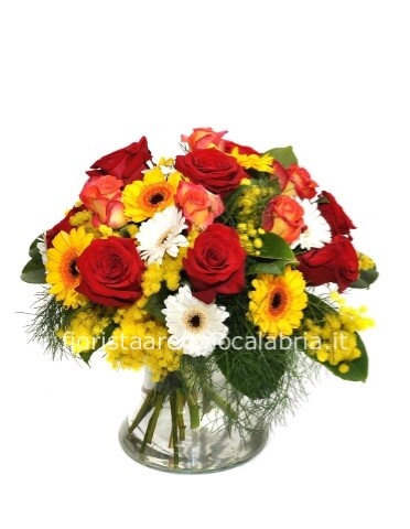 Mazzo misto con rose e mimose